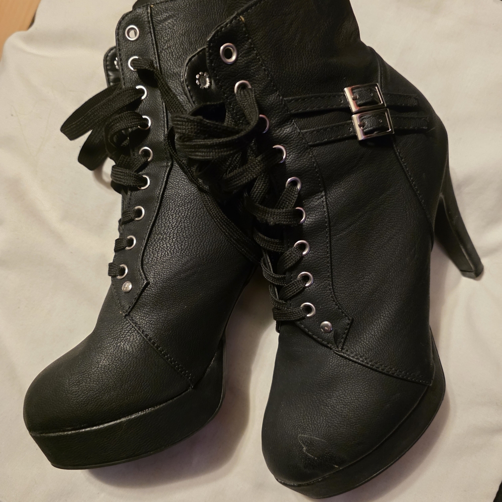 Source Unknown Black Lace Up Boots